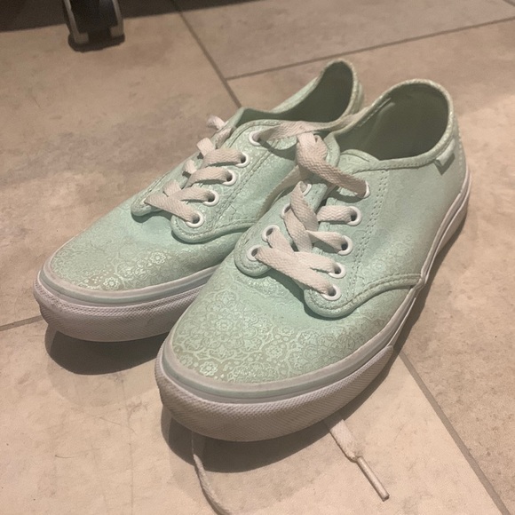 Mint vans - Picture 1 of 2